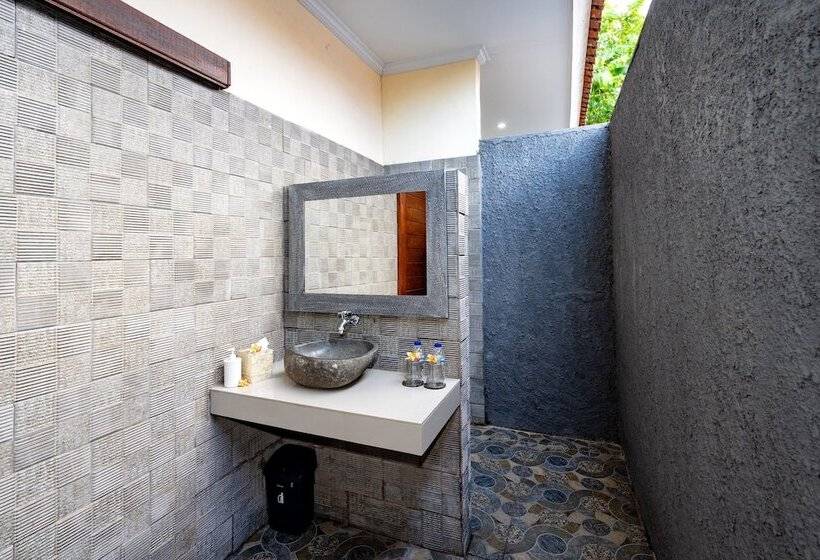 اتاق لوکس, Pemuntalan Guesthouse