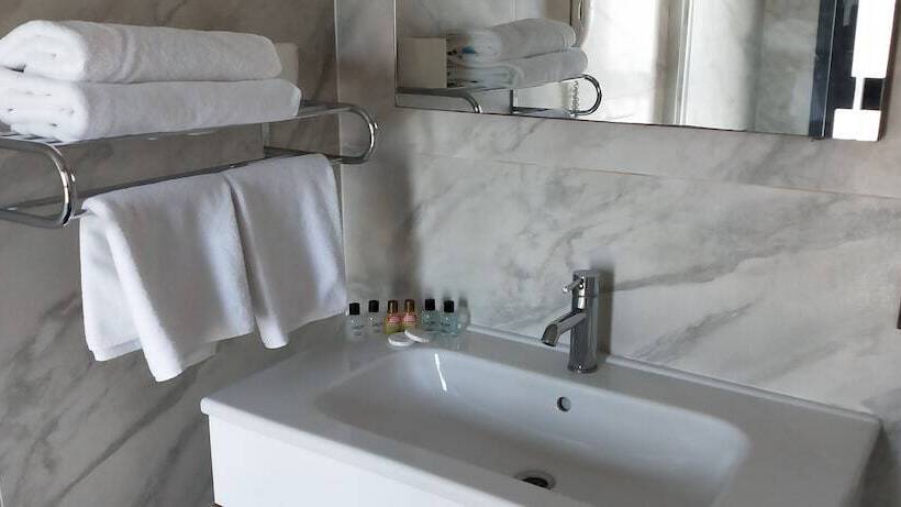 컴포트 트리플 룸, Saatli