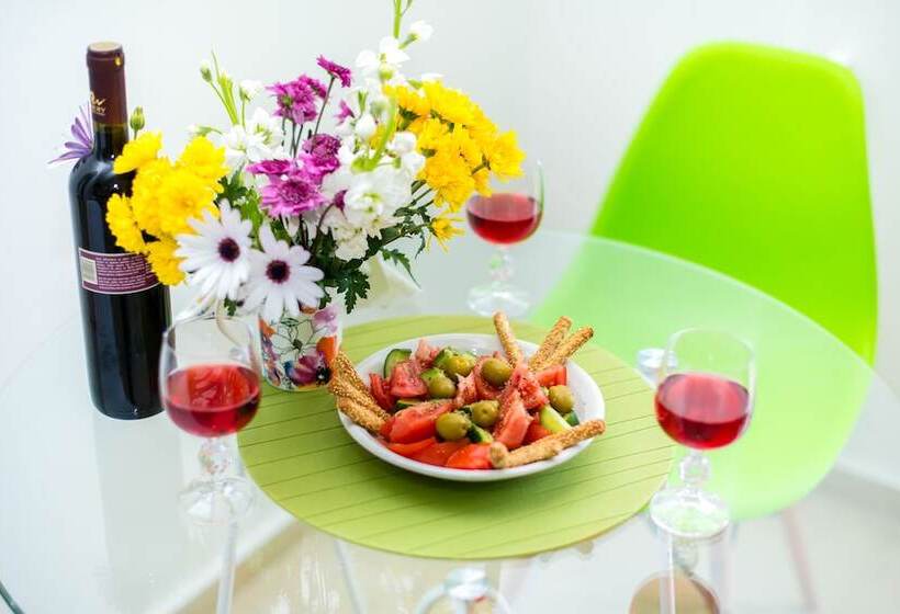 סטודיו בסיסי, Neda Studios & Apartments