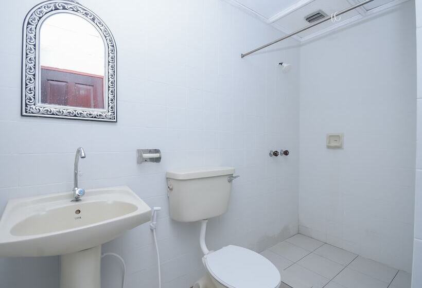 スタンダードルーム, Telang Usan Hotel Miri By Oyo Rooms