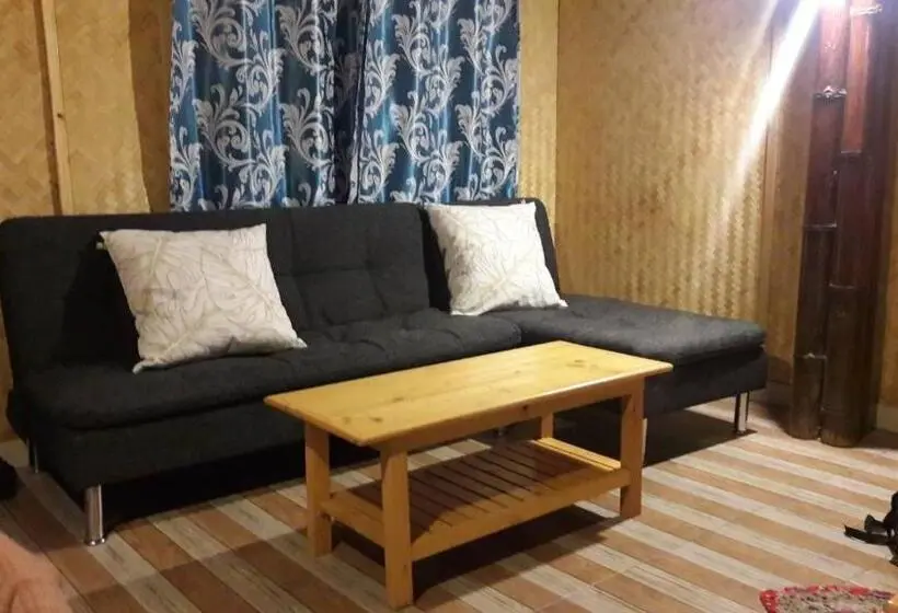 بانگلوی استاندارد, Lazy Hut