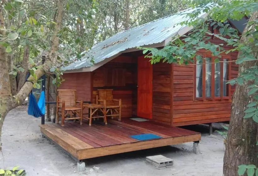 اتاق خانوادگی با چشم‌انداز باغ, Lazy Hut