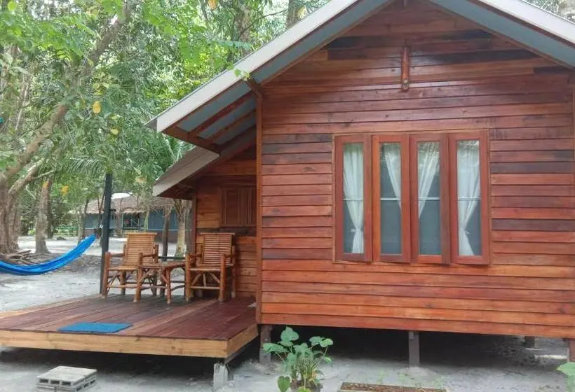 اتاق خانوادگی با چشم‌انداز باغ, Lazy Hut