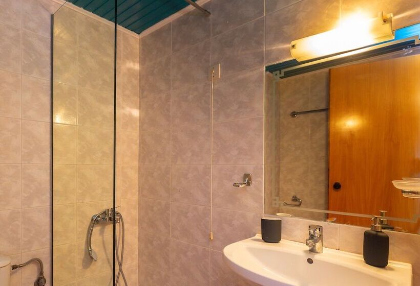 Family Apartment, Theros