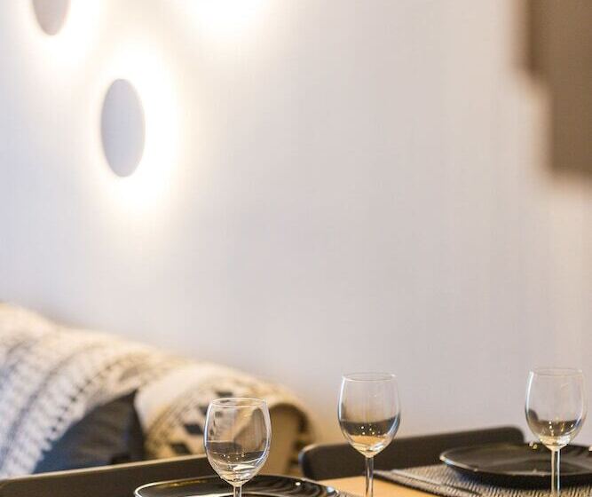 Family Apartment, Theros