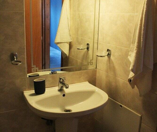 Family Apartment, Theros