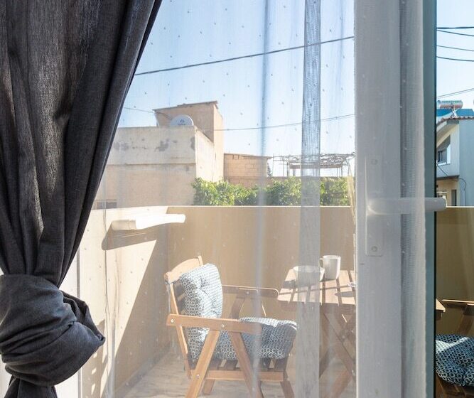 Family Apartment, Theros