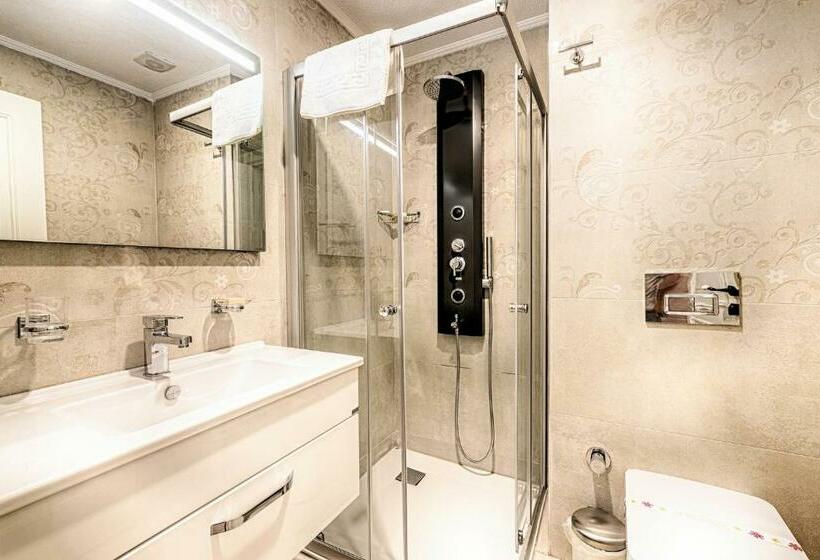 غرفة قياسية مزوَّدة بشُرفة, Bademli Konak Otel