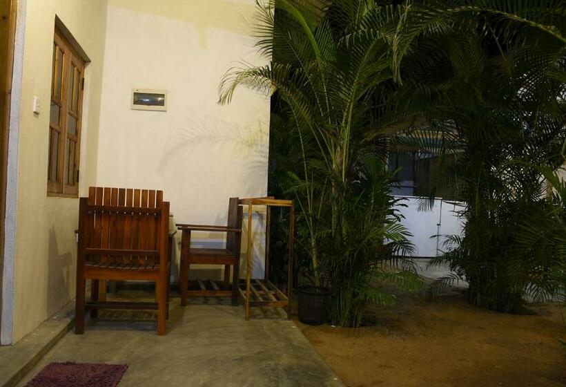 اتاق استاندارد, Eagle Resort Arugambay