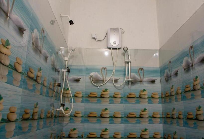 غرفة عائلية, Eagle Resort Arugambay