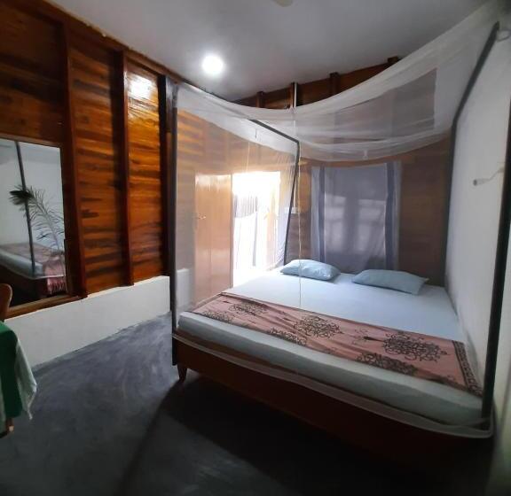 غرفة قياسية مزوَّدة بشُرفة, Eagle Resort Arugambay