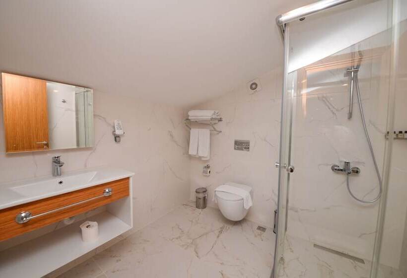 Fyrbädds Deluxerum, Kasmahal