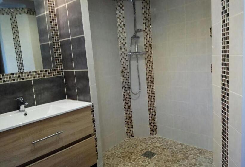 スタンダードルーム, Au Fil De L'eau