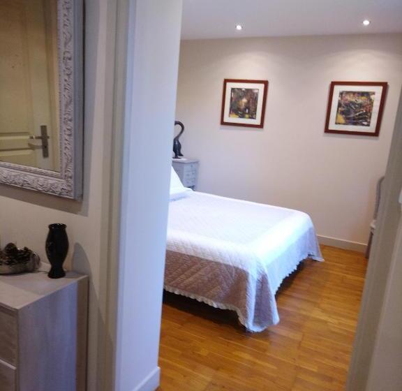 スタンダードルーム, Au Fil De L'eau