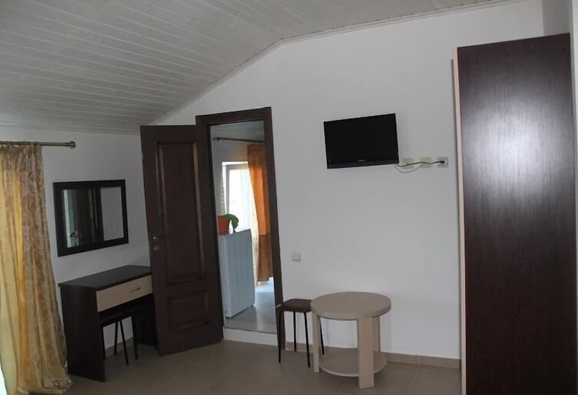 اتاق لوکس چهار تخته, Ellas