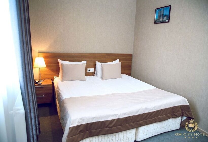 اتاق لوکس یک تخته, The Family