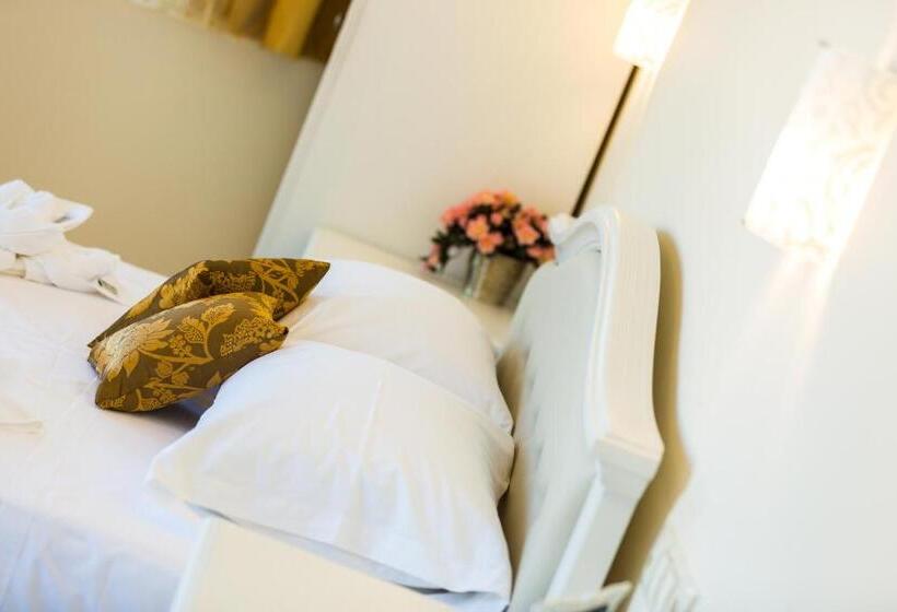 סוויטה דלוקס, Polyxenia Suites