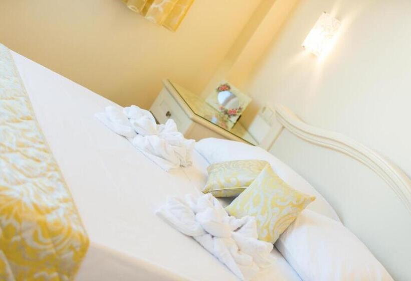 סוויטה דלוקס, Polyxenia Suites