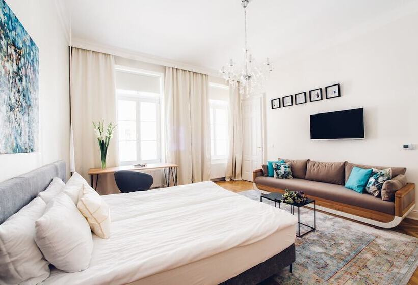 スタンダードルーム, Adele Apartments