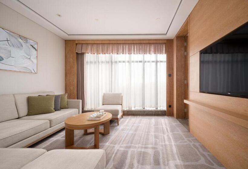 Delüks Süit, Le Méridien Emei Mountain Resort