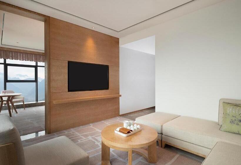 Delüks Süit, Le Méridien Emei Mountain Resort