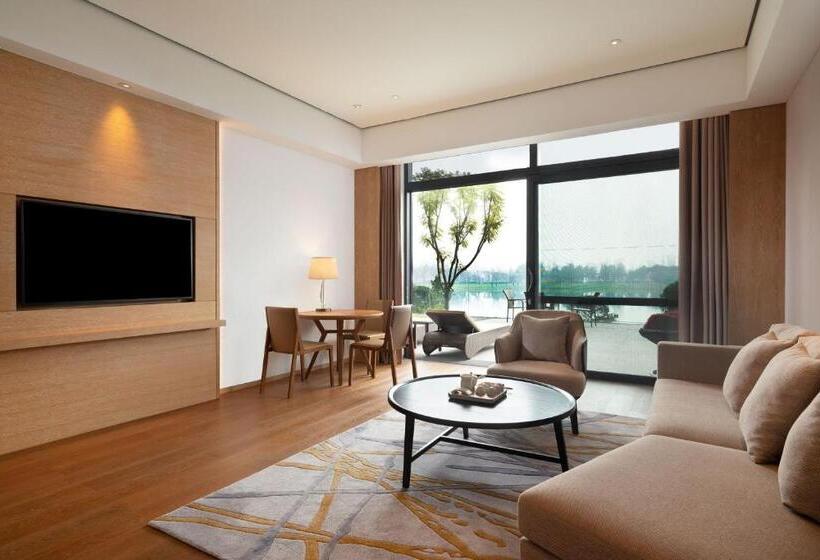 Люкс, Le Méridien Emei Mountain Resort