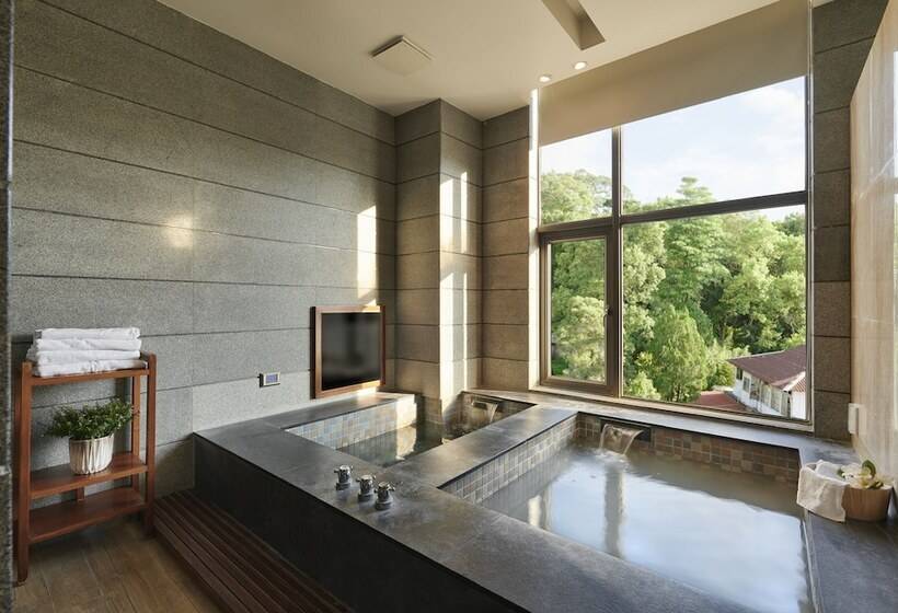 اتاق لوکس چهار تخته, Reikei Hot Spring Resort