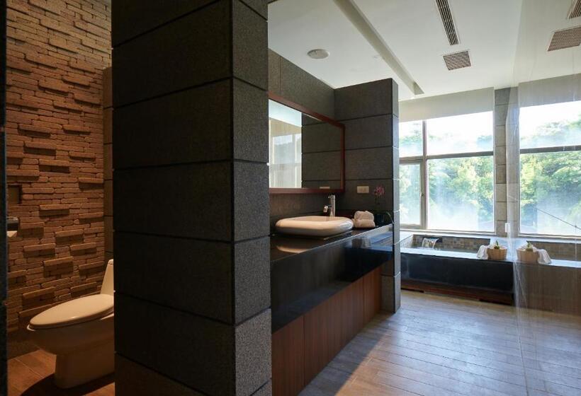 اتاق لوکس چهار تخته, Reikei Hot Spring Resort