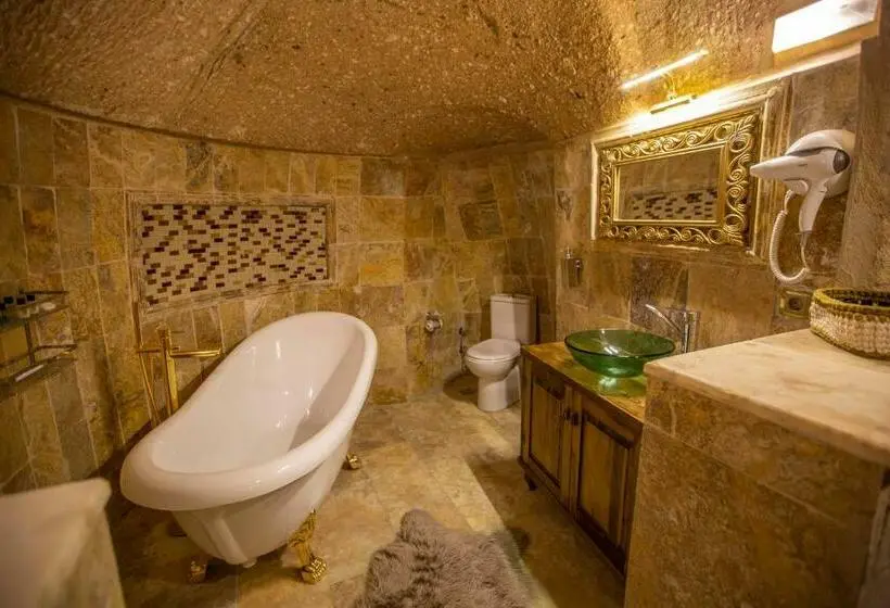 سوئیت با تخت بزرگ, Royal Cave