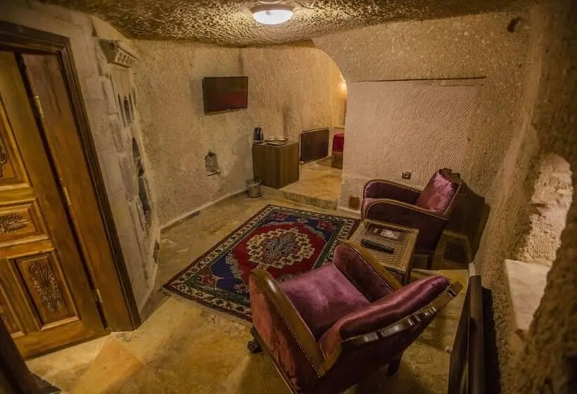 سوییت, Royal Cave