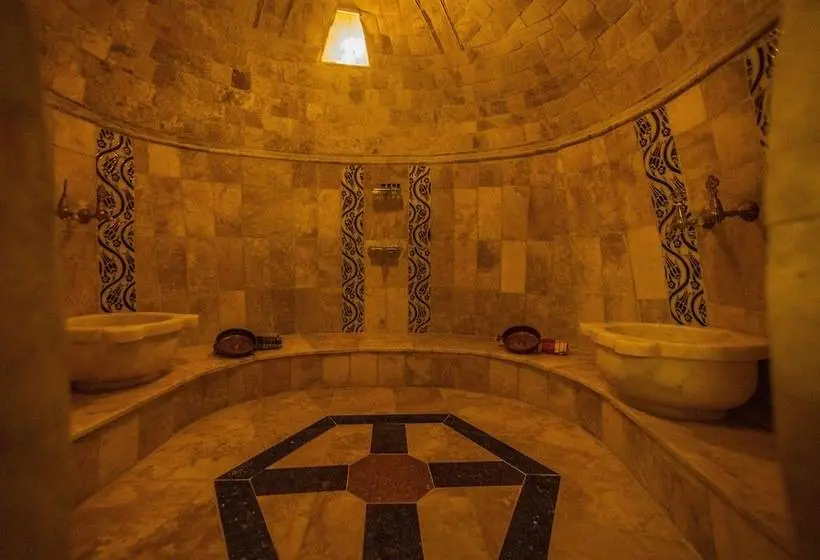 سوییت لوکس, Royal Cave