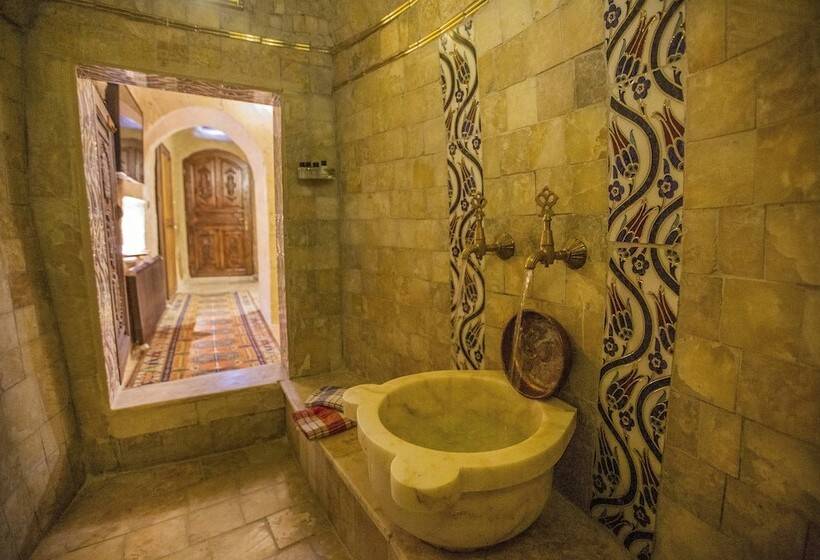 带大床的套房, Royal Cave