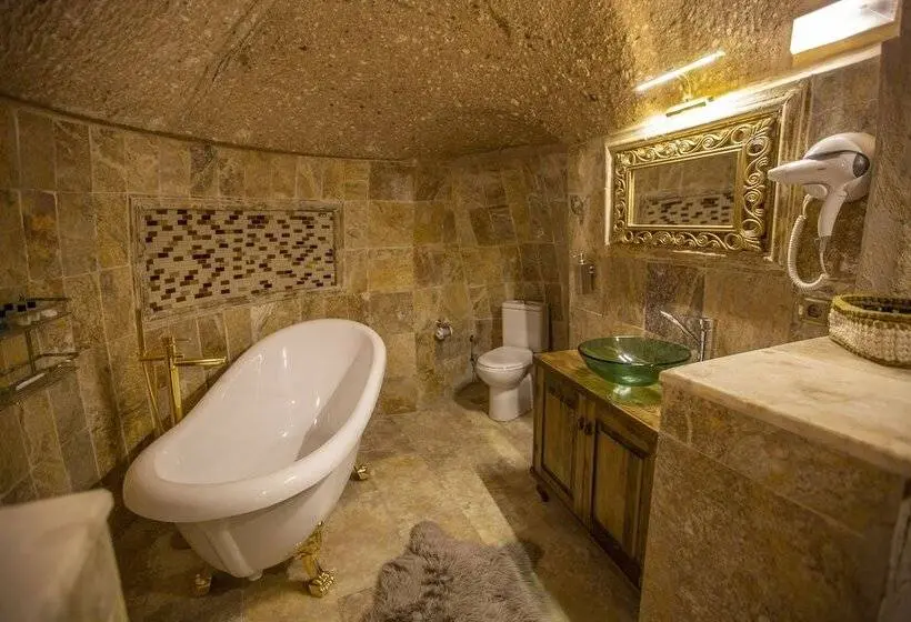 سوئیت با تخت بزرگ, Royal Cave