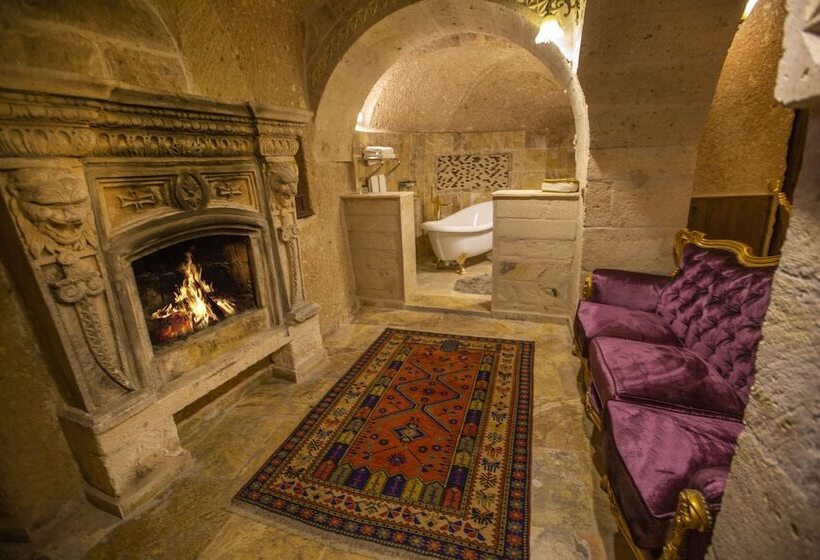 带大床的套房, Royal Cave