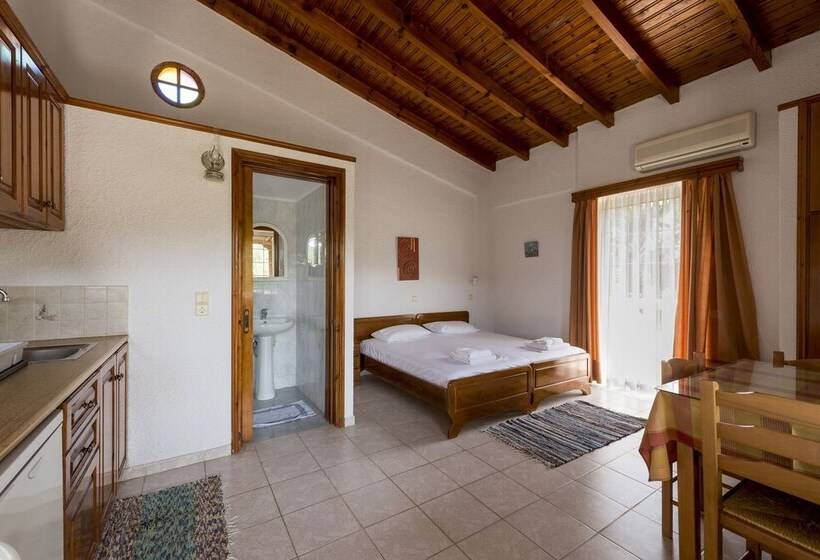 סטודיו סטנדרטי נוף לגינה, Koroni Village