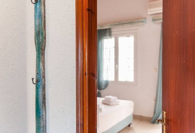 דירת חדר נוף לים, Koroni Village