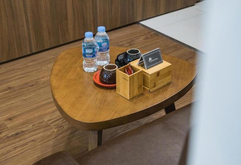 استودیوی لوکس, Narcissus Hotel & Apartment