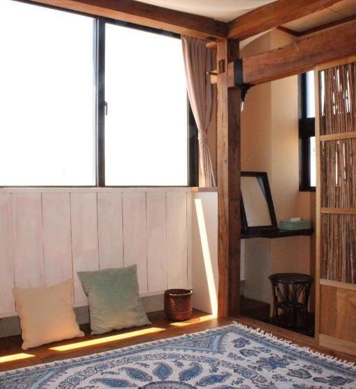 اتاق استاندارد چهارنفره با سرویس بهداشتی مشترک, Guest House Holoholo Ishigakijima