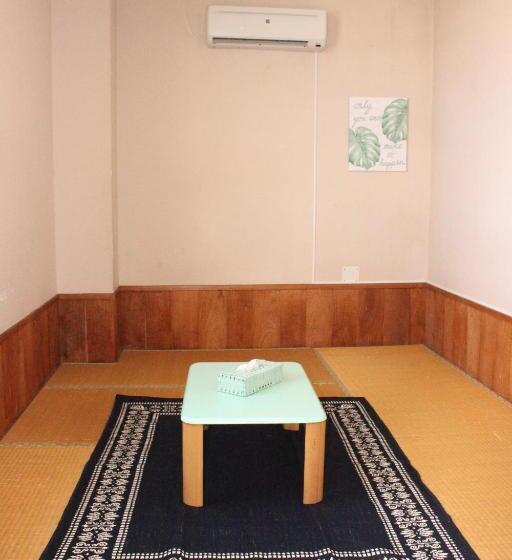 اتاق استاندارد چهار تخته, Guest House Holoholo Ishigakijima