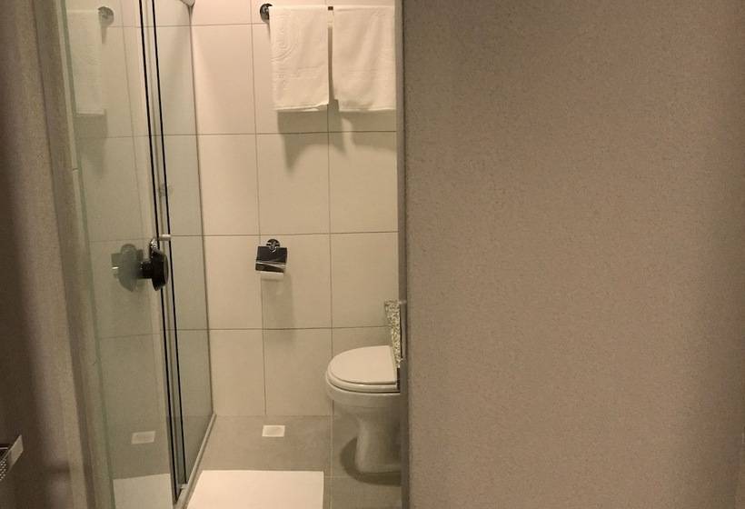 اتاق استاندارد سه نفره, 103 Hotel & Flats