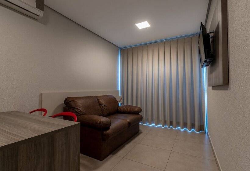 اتاق استاندارد, 103 Hotel & Flats