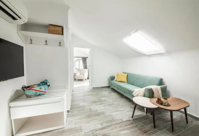 テラス付き１ベッドルームアパートメント, Cedrus Suites