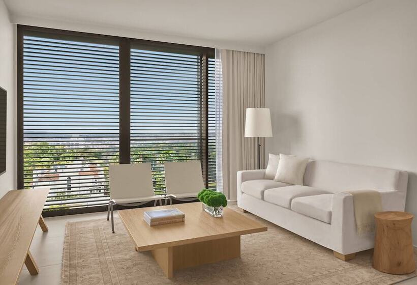 수피리어 스위트, The West Hollywood Edition