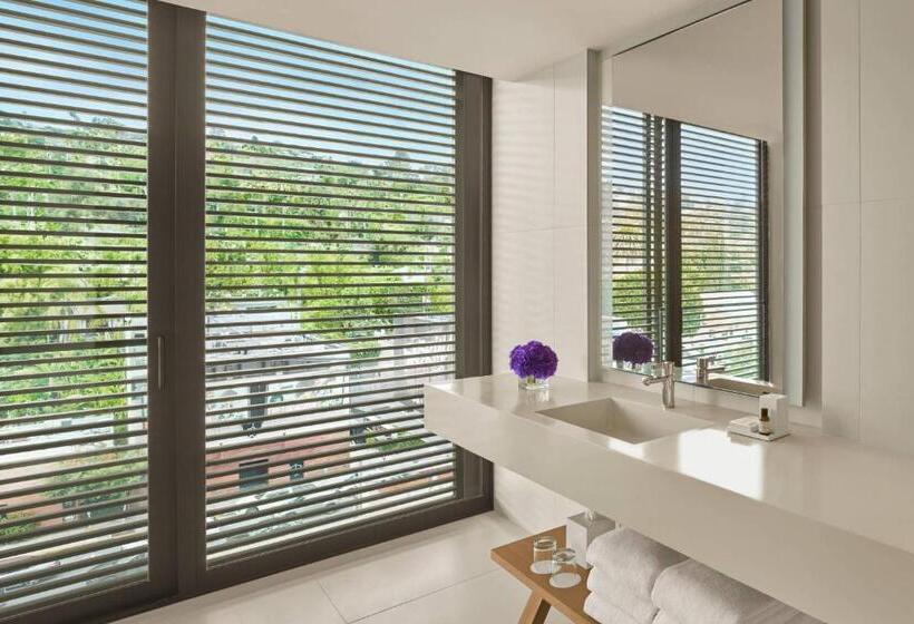 도시전망 디럭스룸 킹침대, The West Hollywood Edition