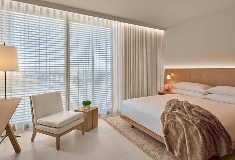 도시전망 디럭스룸 킹침대, The West Hollywood Edition