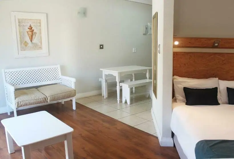 استودیوی استاندارد, Oceans Hotel & Self Catering