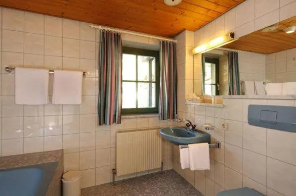 اتاق استاندارد با بالکن, Pension Eden