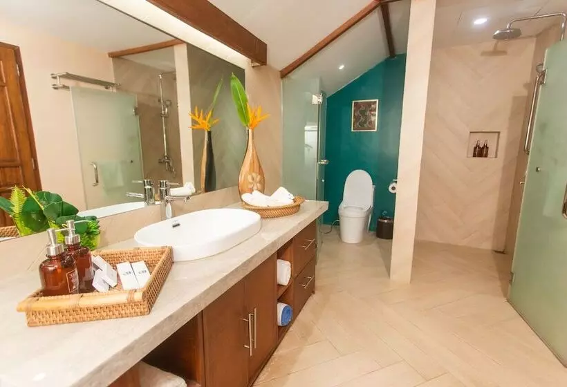اتاق لوکس, Dakak Park & Beach Resort