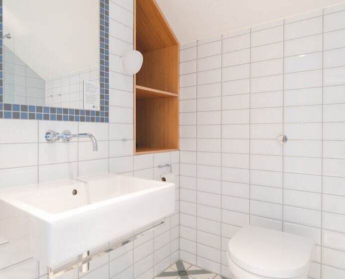 חדר משפחתי, Grand Hotel Egersund