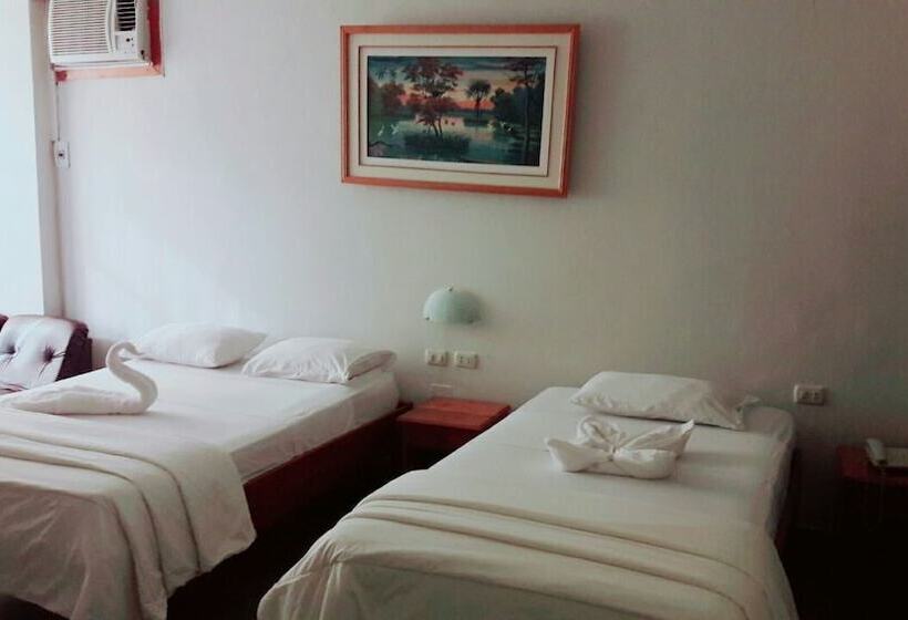 标准三人间, Amazon Green Hotel   Hostel